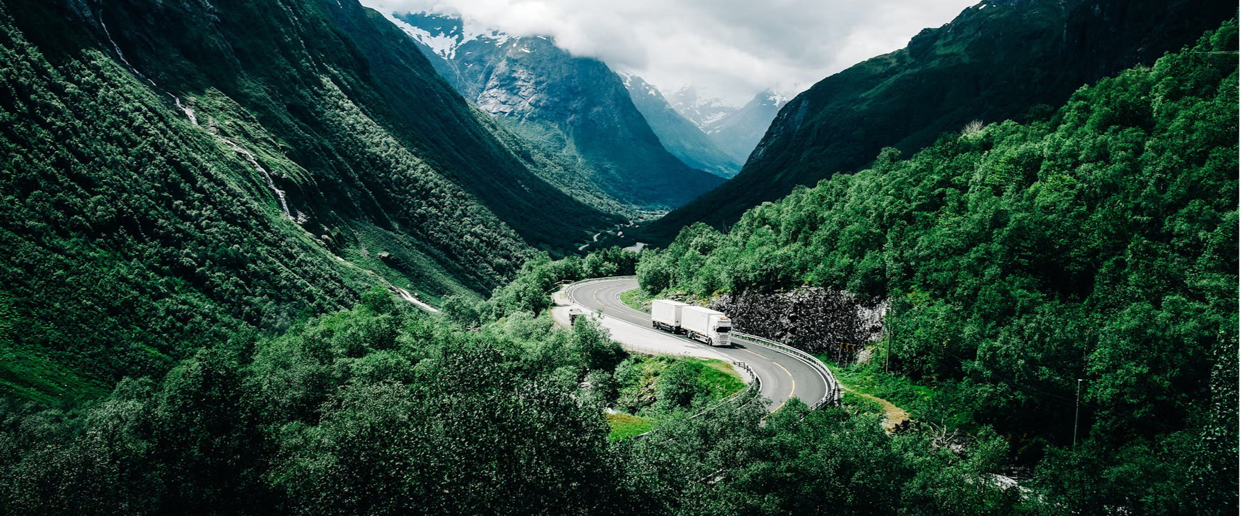 How Do You Use a Ratchet Strap on a Lorry?