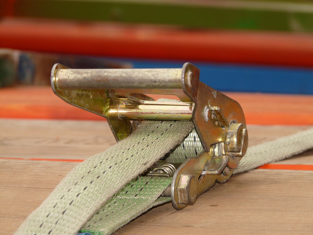 What Can Cause Ratchet Straps to Come Loose? Common Mistakes Explained